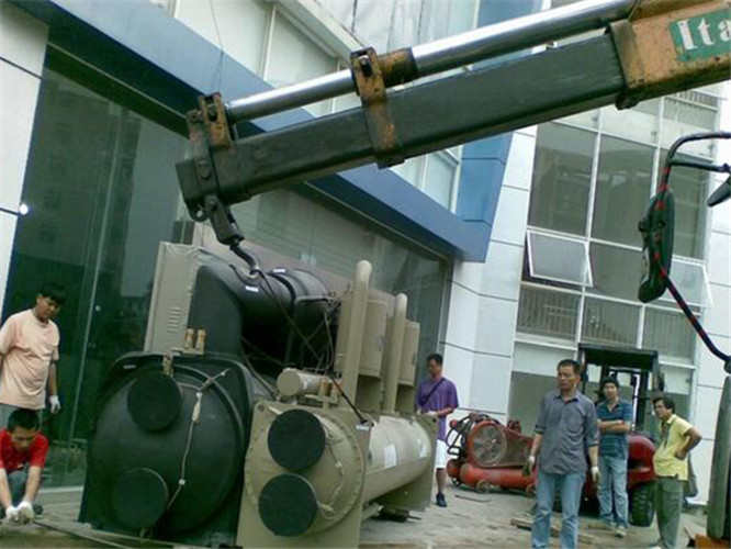 修水县随车吊和汽车吊的核心区别是什么？哪种更省钱？