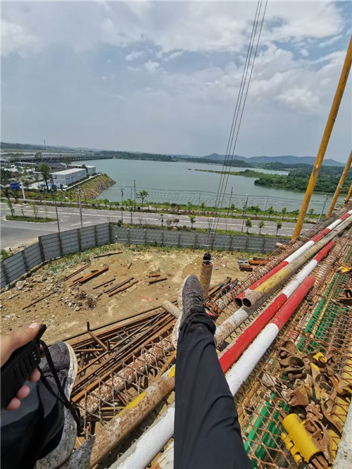 修水县作业中发生设备损坏或人员意外，责任怎么划分？