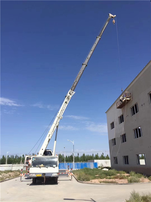 修水县“轻装强干”—— 吊车的 “轻量化臂架” 技术