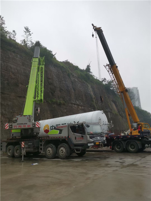 修水县“不怕风雨冻”—— 吊车的 “恶劣环境适应” 技术